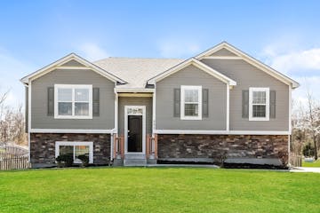 203 NE Hannah Ct Grain Valley, MO 64029